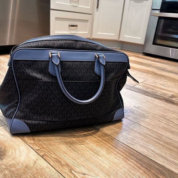 Used Michael Kors blue duffle travel bag - Picture 14 of 16